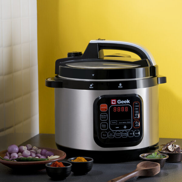 Shallots, masala for spicy mutton gravy with Geek Robocook Zeta 5Litre Automatic Electric Pressure cooker