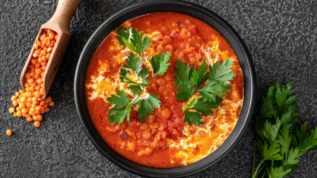 Lentils tomato chilli curry